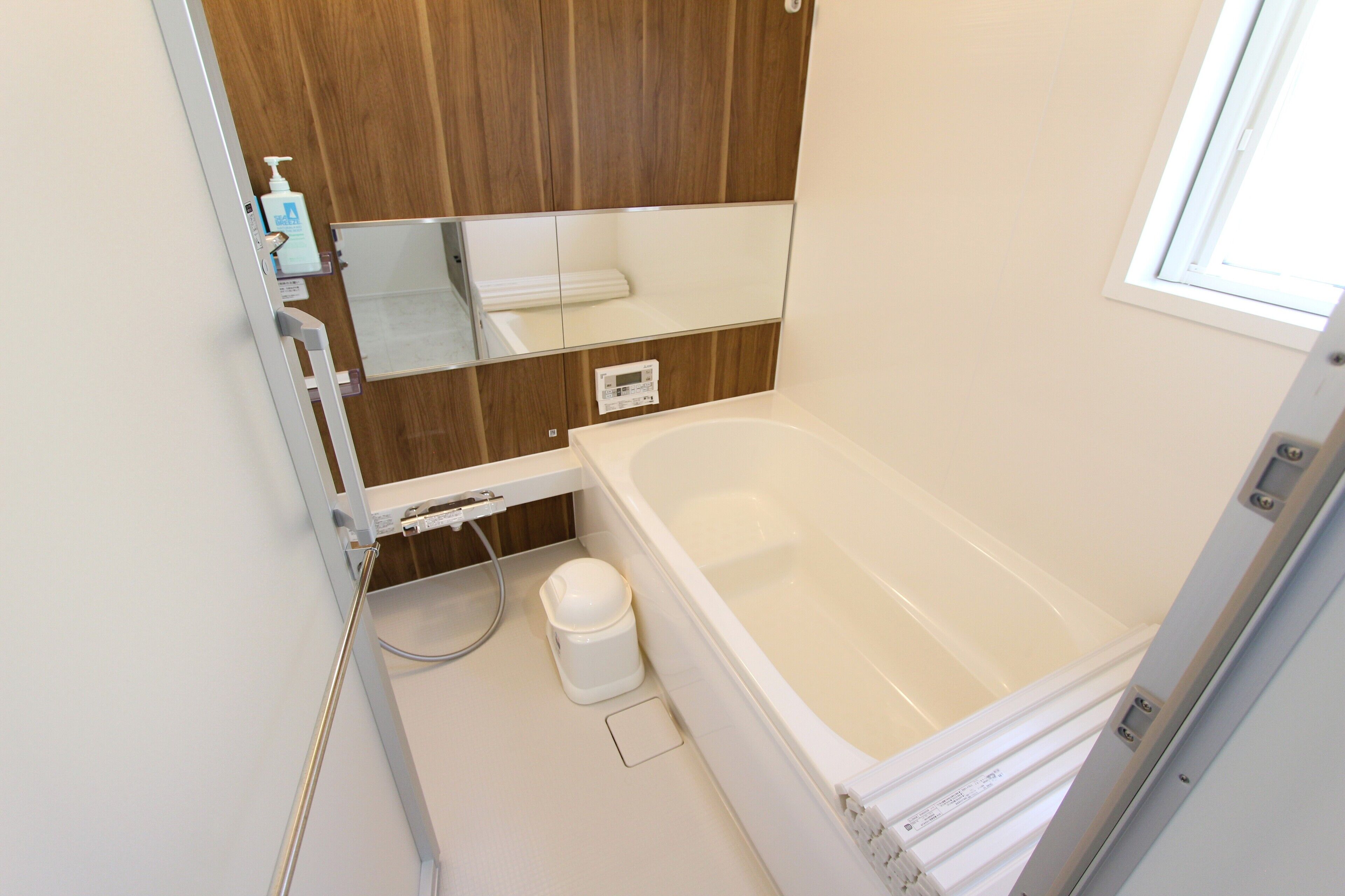 Haartrockner, Bidet, Handtücher, Seife