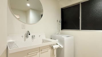 Apartamento superior | Banheiro | Chinelos