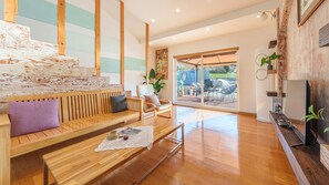 Basic Room, 2 Bedrooms (PrivateHouse(Private BBQ)) | 2 bedrooms, free WiFi - Namhae Namhaewa Private House Pension (Namhae)