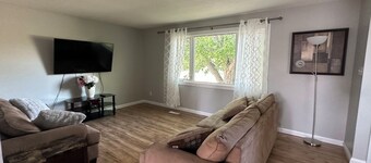 Cozy 3-bedroom house in amazing The Pas with WiFi, great for working crews 