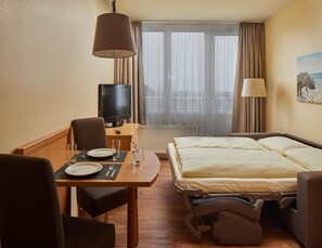 2 Schlafzimmer, individuell eingerichtet