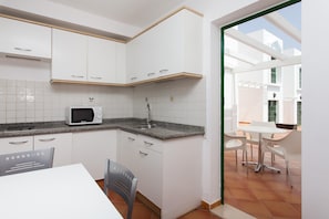 Hus Comfort - 2 sovrum | Eget kök | KylskÄp, mikrovÄgsugn, kaffe- och tebryggare och vattenkokare