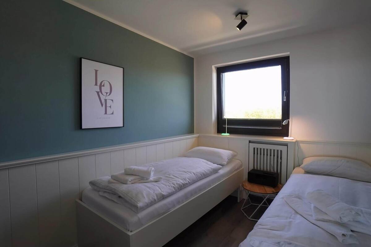 6 bedrooms, individually furnished