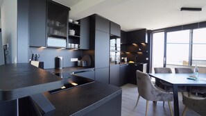 Kühlschrank, Mikrowelle, Ofen, Geschirrspüler