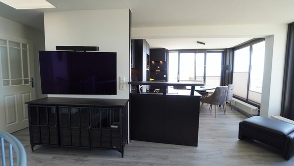 Classic Apartment, 3 Bedrooms | Living room