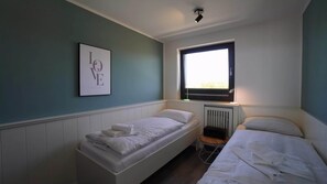 3 habitaciones y muebles diferentes