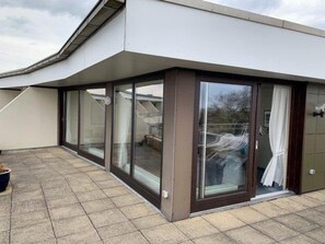 Classic Apartment, 3 Bedrooms | Balcony