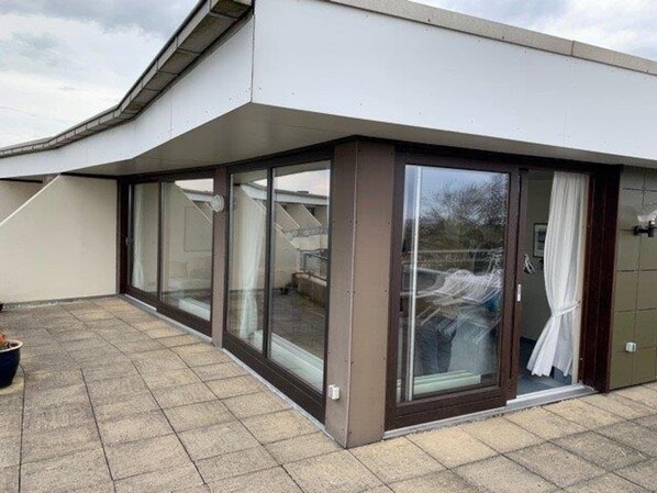 Classic Apartment, 3 Bedrooms | Balcony