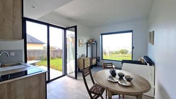 Comfort Apartment, 1 Bedroom | Dining