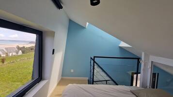 5 bedrooms, individually furnished, bed sheets