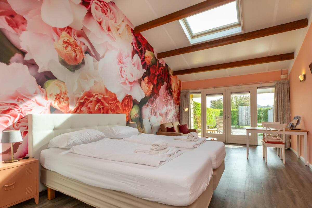 3 bedrooms, bed sheets