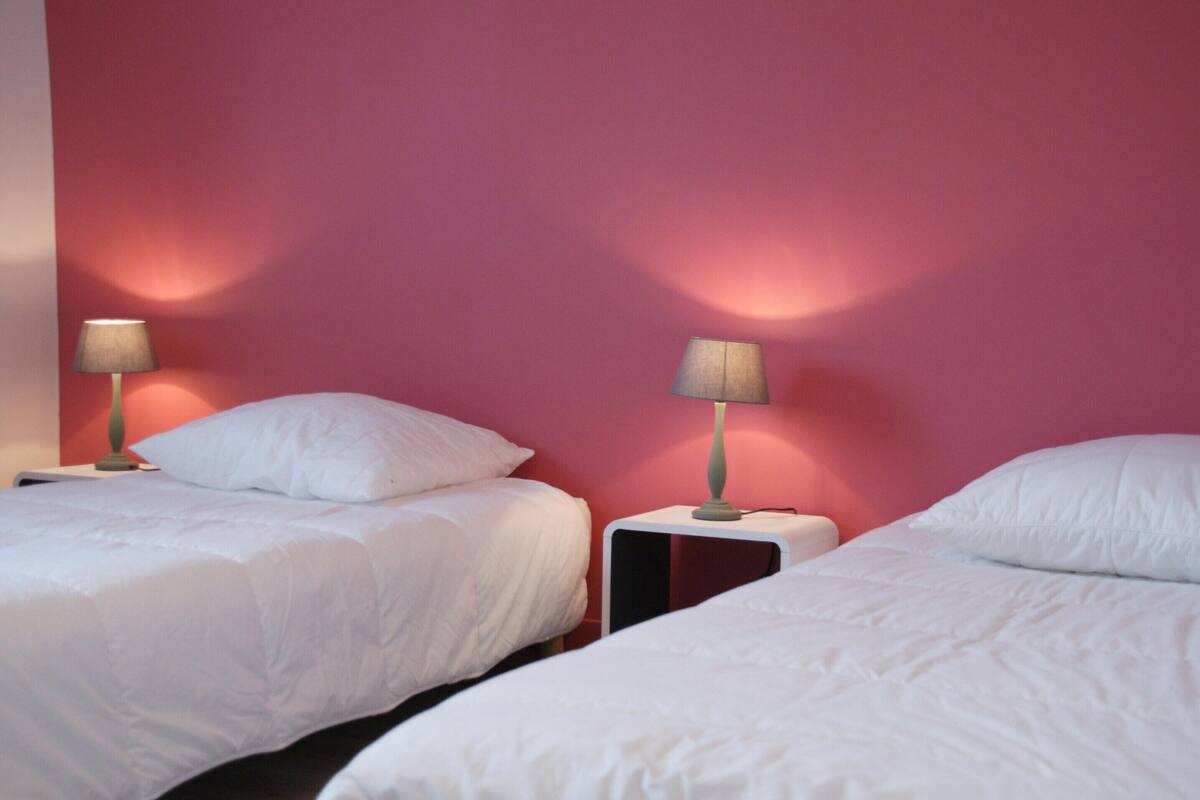 Comfort House, 5 Bedrooms | 9 bedrooms, individually furnished, bed sheets