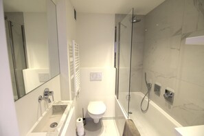 Classic-huoneisto, 4 makuuhuonetta | Kylpyhuone | Suihku