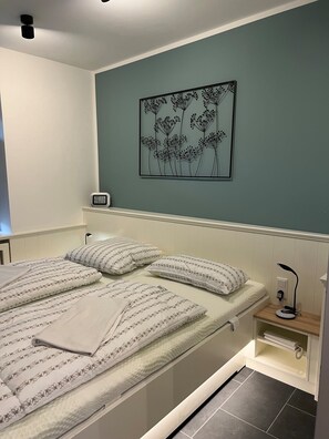 2 Schlafzimmer, individuell eingerichtet
