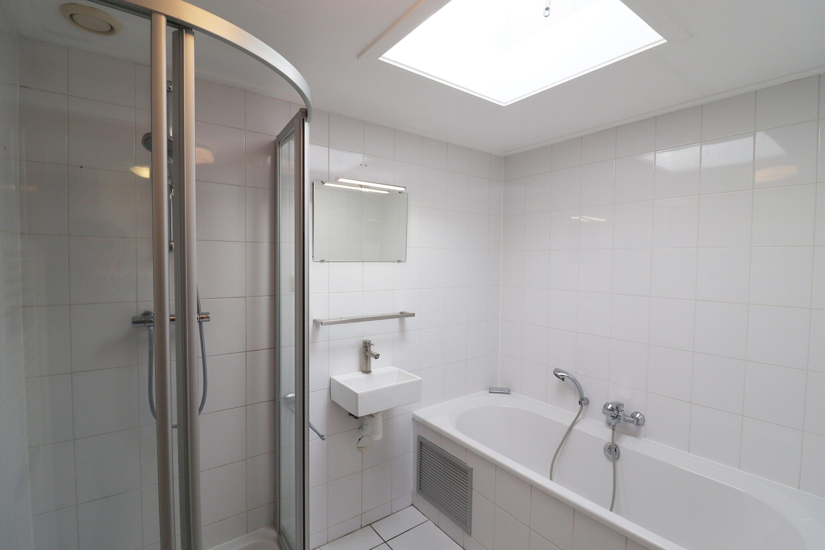 Bathroom | Bathtub