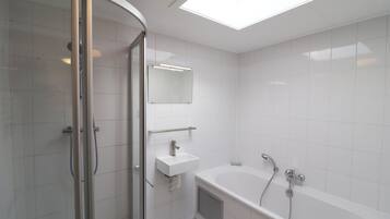 Bathroom | Bathtub