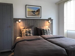 6 Schlafzimmer, individuell eingerichtet, Bettwäsche