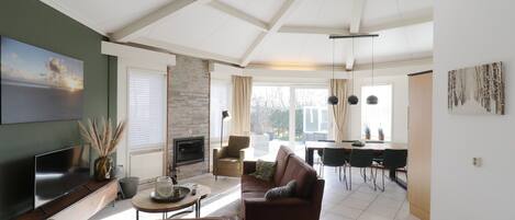 Classic House, 3 Bedrooms | Living room