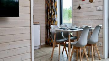 Classic House, 3 Bedrooms | Dining