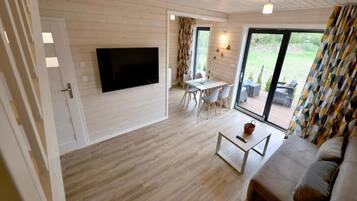 Deluxe House, 3 Bedrooms | Living room