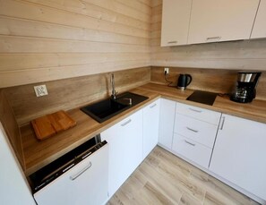 Fridge, dishwasher, coffee/tea maker, electric kettle