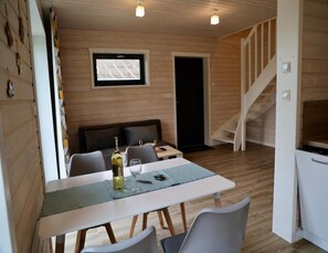 Deluxe House, 3 Bedrooms | Dining