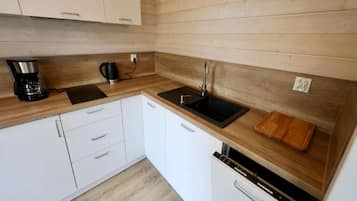 Fridge, dishwasher, coffee/tea maker, electric kettle