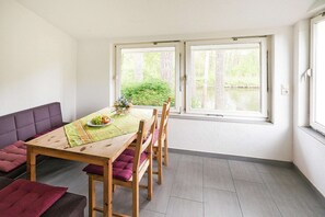 Deluxe House, 3 Bedrooms | Living room | DVD player