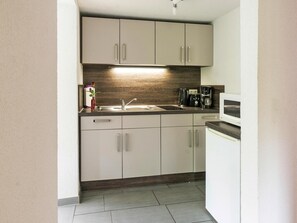 Fridge, microwave, coffee/tea maker, electric kettle - Ferienhaus Eldeblick Direkt am Eldeufer in Parchim (Parchim)