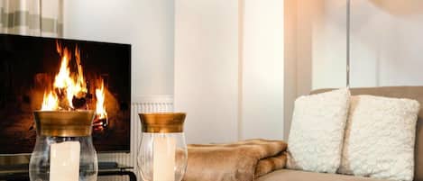 Deluxe Apartment, 2 Bedrooms | Living room