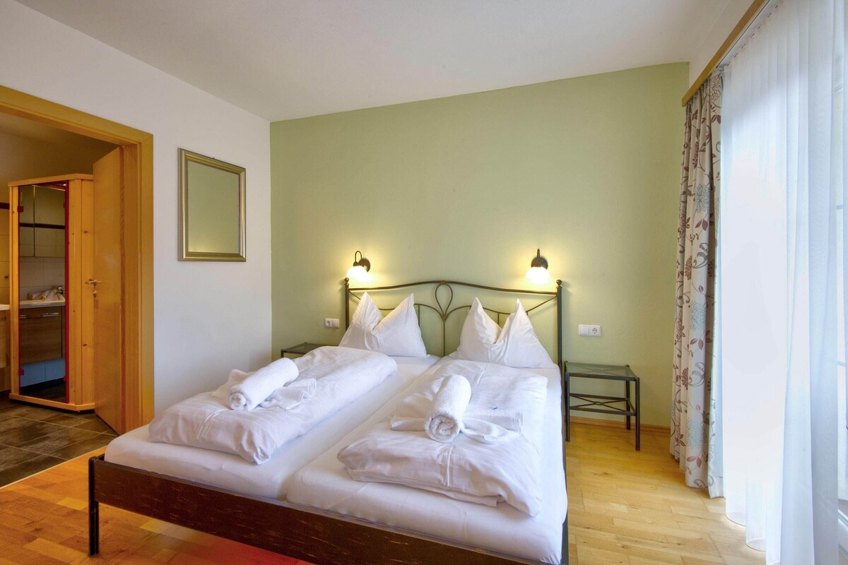 5 bedrooms, individually furnished, bed sheets