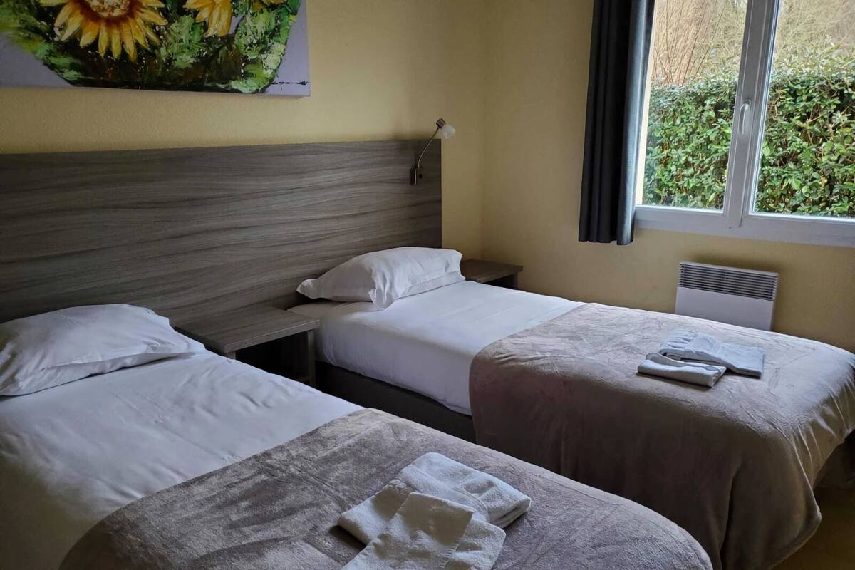 18 bedrooms, individually furnished, bed sheets