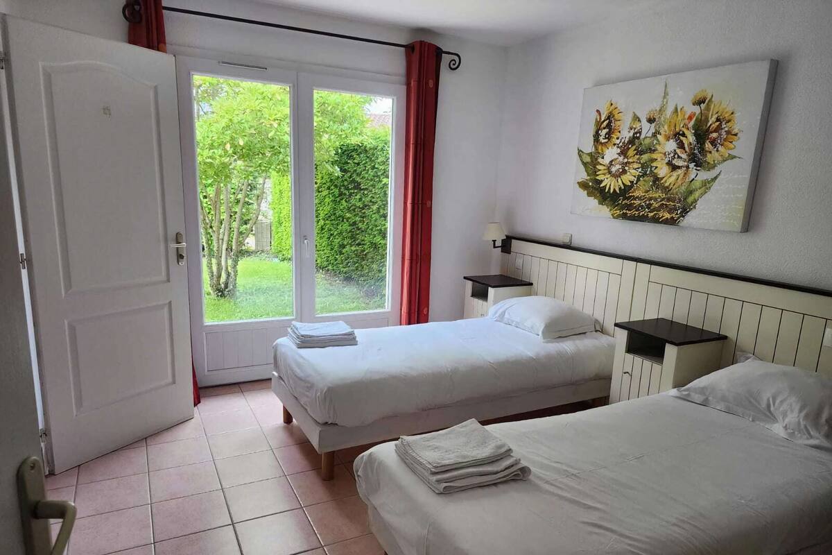 18 slaapkamers, individueel gemeubileerd, beddengoed