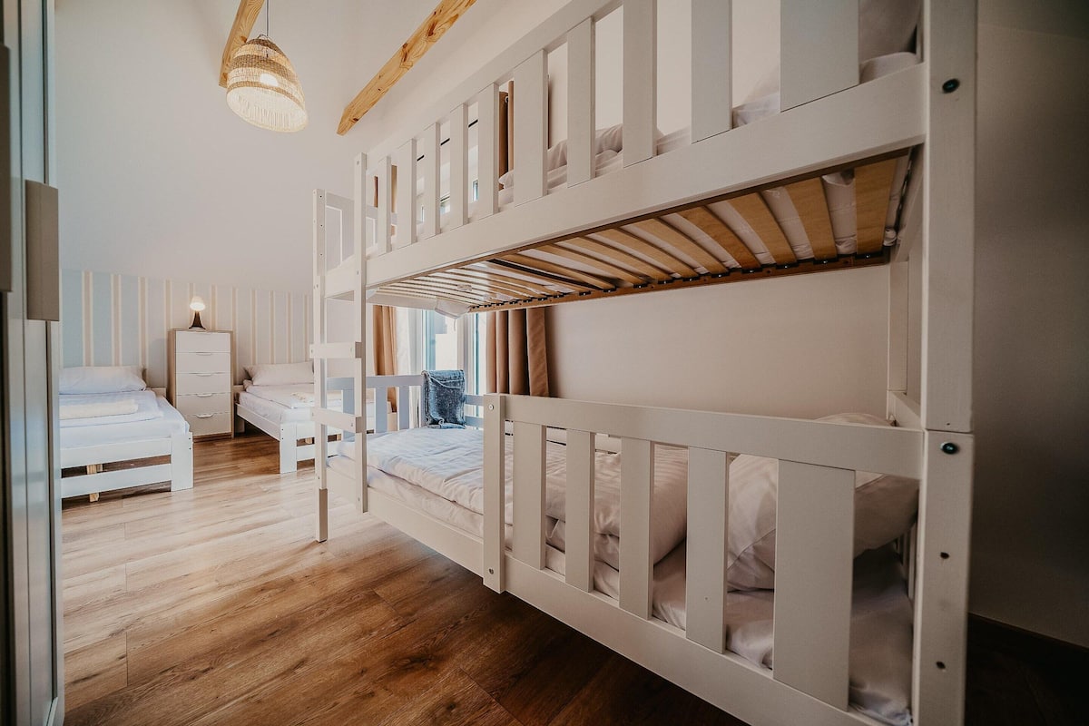 3 chambres, ameublement personnalisé, draps fournis