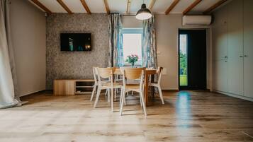 Classic House, 3 Bedrooms | Dining