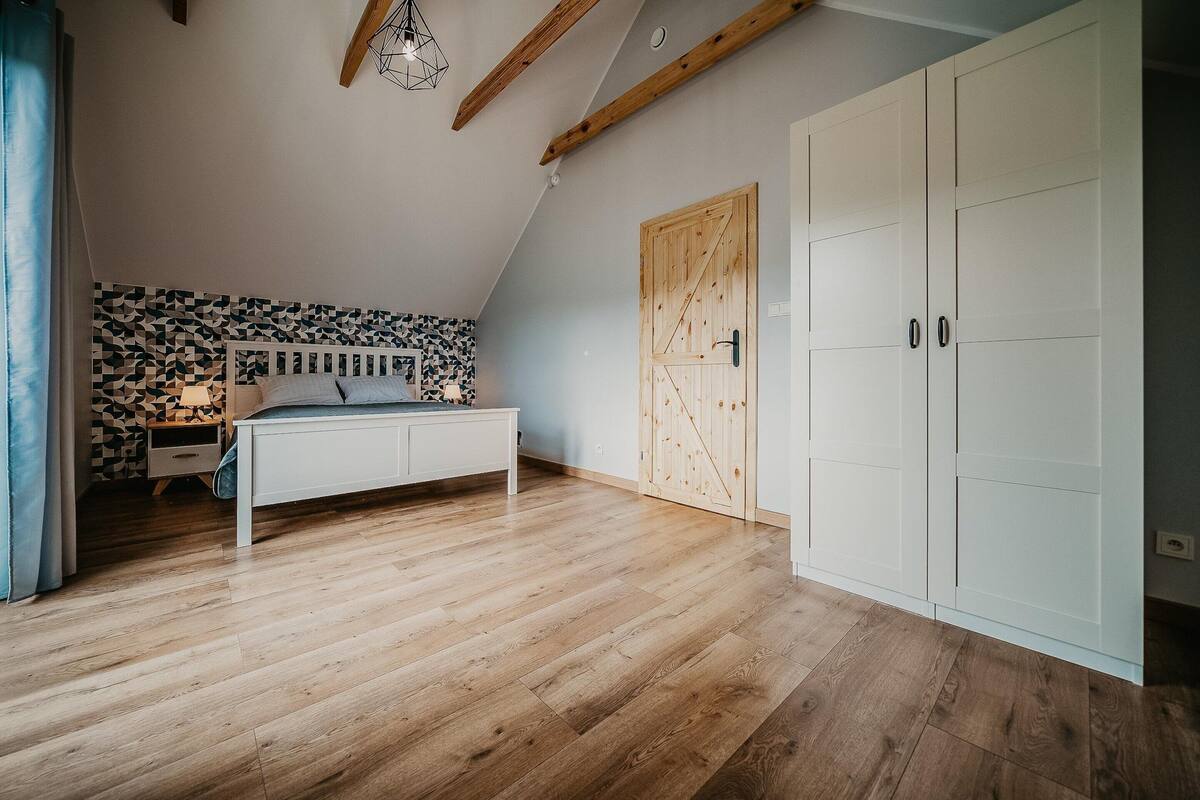 4 bedrooms, individually furnished, bed sheets