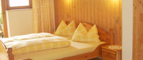Classic Apartment, 2 Bedrooms | 2 bedrooms, bed sheets