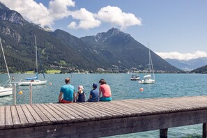 Classic-Apartment, 2 Schlafzimmer | Blick auf das Wasser
