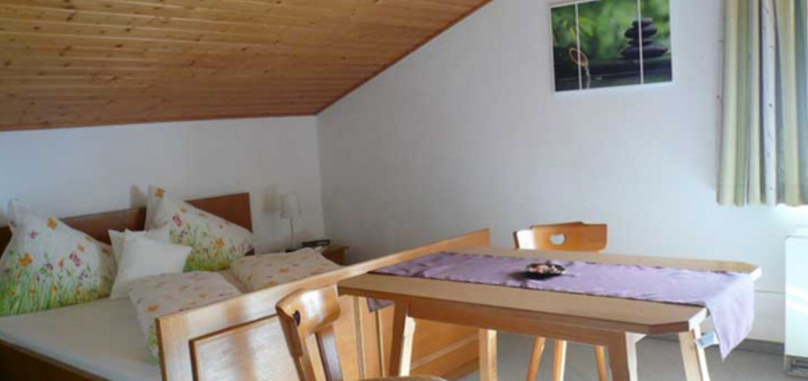 2 bedrooms, bed sheets