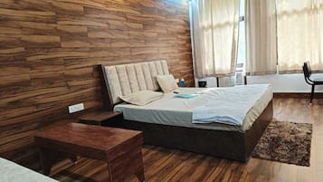标准双人房, 花园景观 | 3 多间卧室、客房内保险箱、办公桌、笔记本电脑工作区