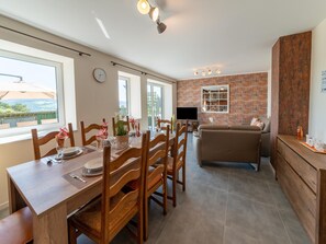 Classic House, 4 Bedrooms | Dining - Holiday Home Near the Spa Francorchamps Circuit (Stavelot)