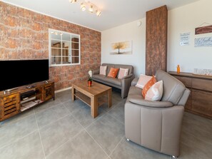 Classic House, 4 Bedrooms | Living room - Holiday Home Near the Spa Francorchamps Circuit (Stavelot)