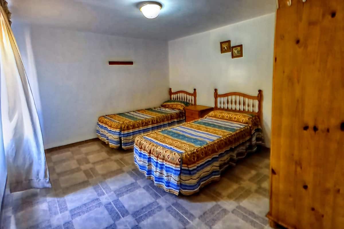 Comfort Apartment, 3 Bedrooms | 3 bedrooms, bed sheets