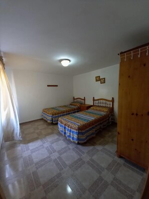 Classic Apartment, 3 Bedrooms | 6 bedrooms, bed sheets - Nice Apartment With Garden (Oliva)