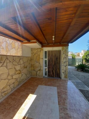 Classic Apartment, 3 Bedrooms | Balcony - Nice Apartment With Garden (Oliva)