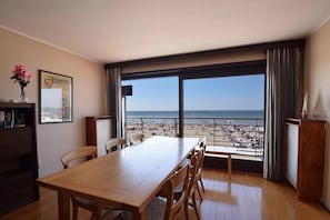 Dining - Alexander 0001 Apartment With sea View (De Haan)
