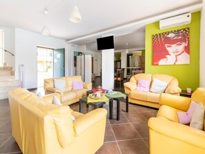 Elite Villa, 3 Bedrooms | Living area