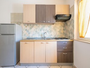 Elite Villa, 3 Bedrooms | Private kitchen | Fridge, oven