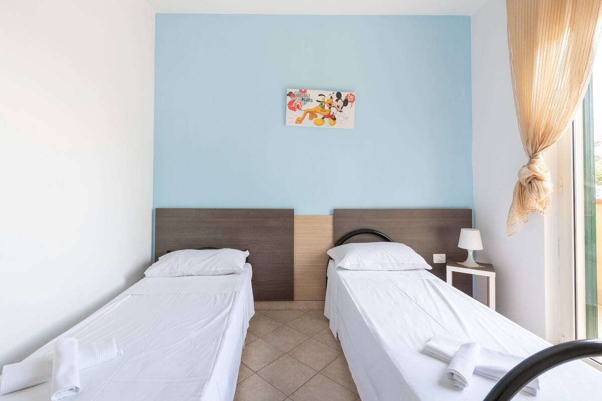 3 bedrooms, individually furnished, iron/ironing board, bed sheets