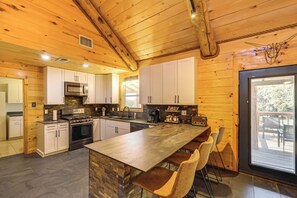 Fridge, microwave, stovetop, dishwasher